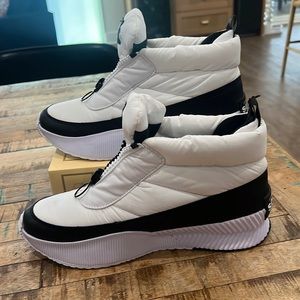 Sorel - Out-N-About™ III Puffy Zip Boots